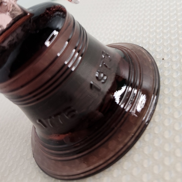 Vintage‎ 70s Mosser bicentennial celebration amethyst glass liberty bell statue - Picture 7 of 8